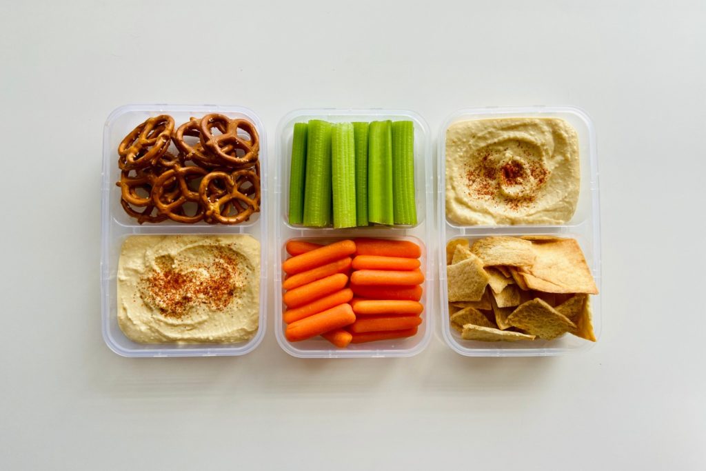 Humus sa svežim povrćem
