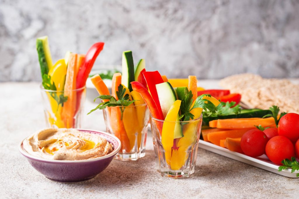 Štapići od povrća i humus